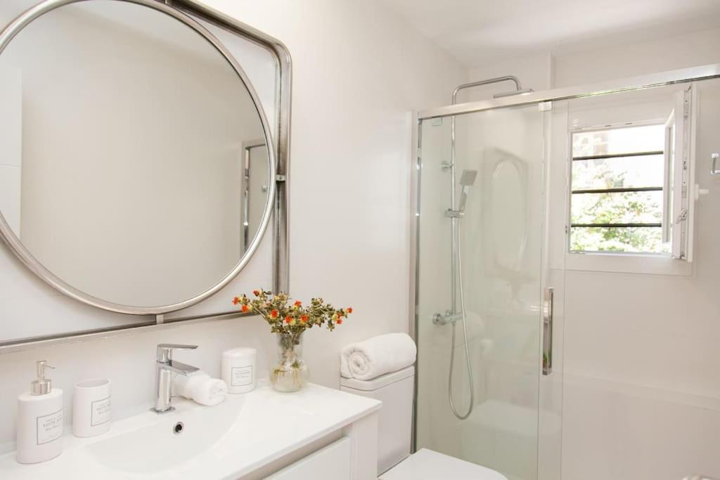 Modern & Nice Apartment. Old Town. Private Parking Siviglia Esterno foto