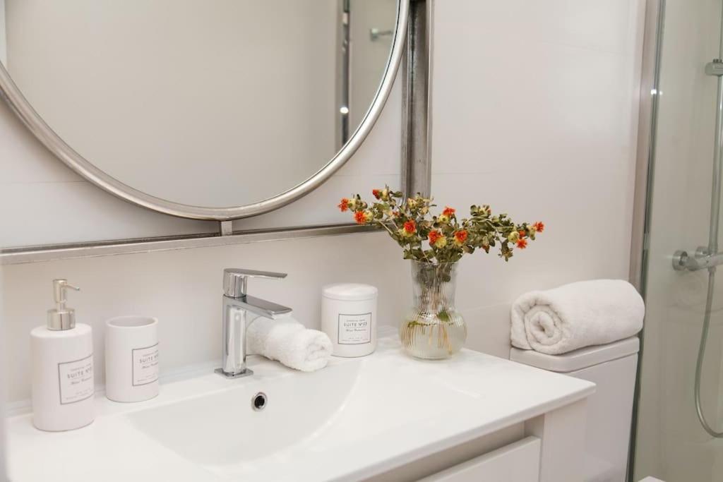 Modern & Nice Apartment. Old Town. Private Parking Siviglia Esterno foto